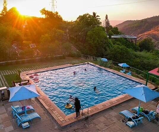 Infinity Pool - Golden hour swimming